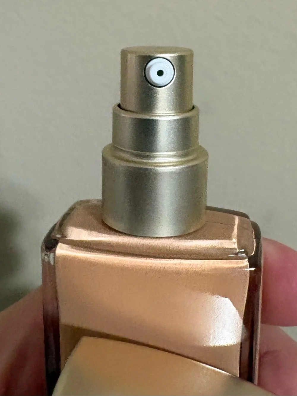 Laura Mercier Flawless Lumière Radiance-Perfecting Foundation - 2N2 • LINEN New.